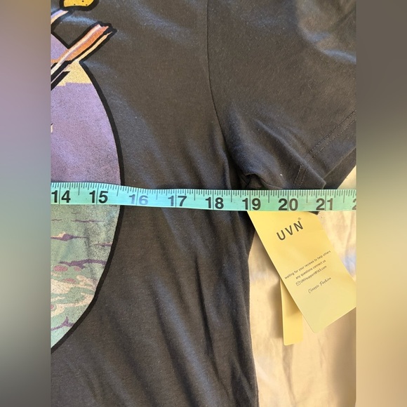 Pink Floyd Graphic T-Shirt
New- unisex cotton 
Unique design 
Rare find - Picture 3 of 6